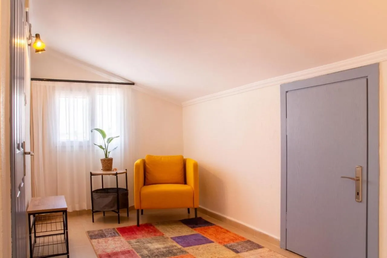 Minimalist And Rooftop Flat With Terrace In איזמיר 0*,  טורקיה