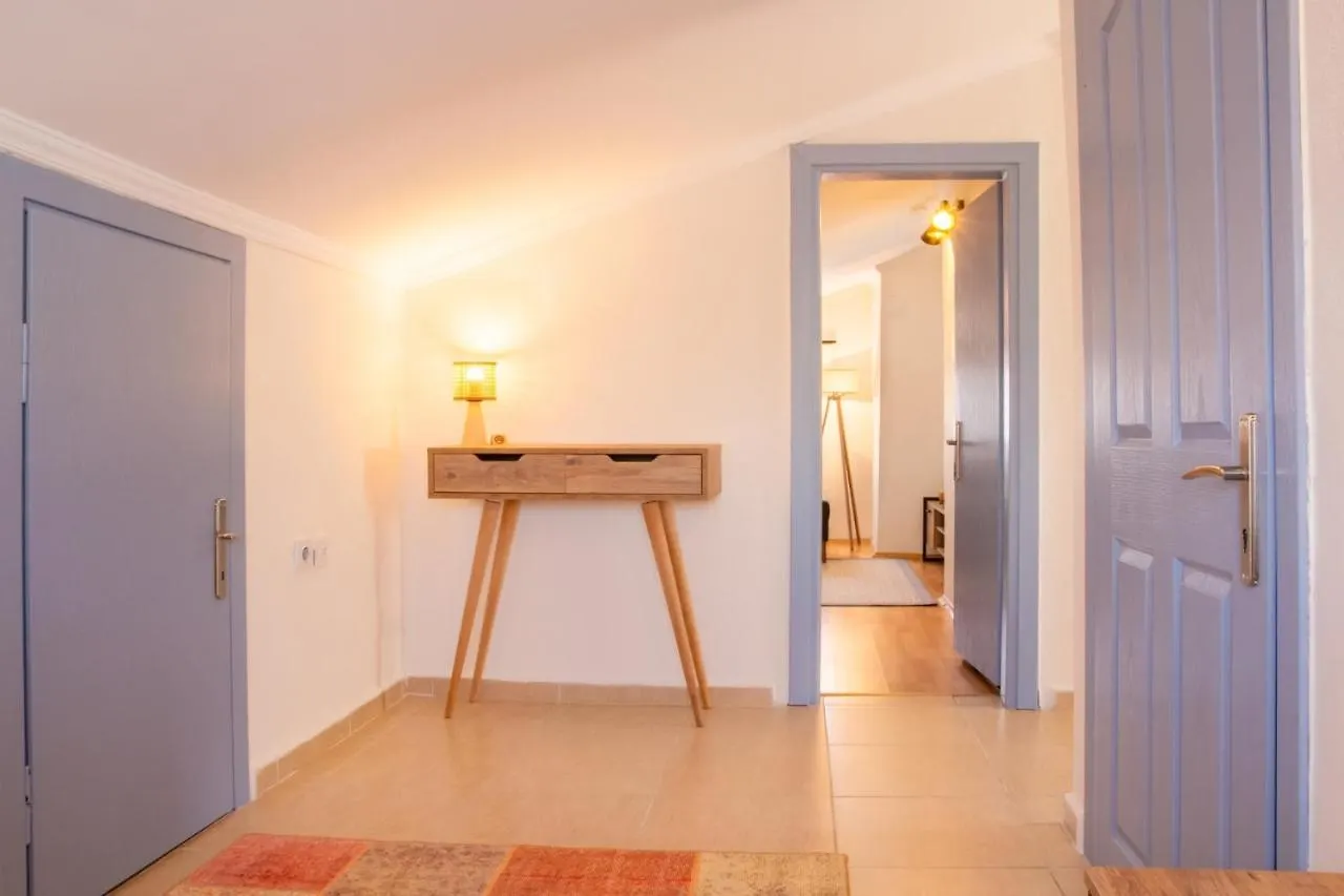 דירה Minimalist And Rooftop Flat With Terrace In איזמיר